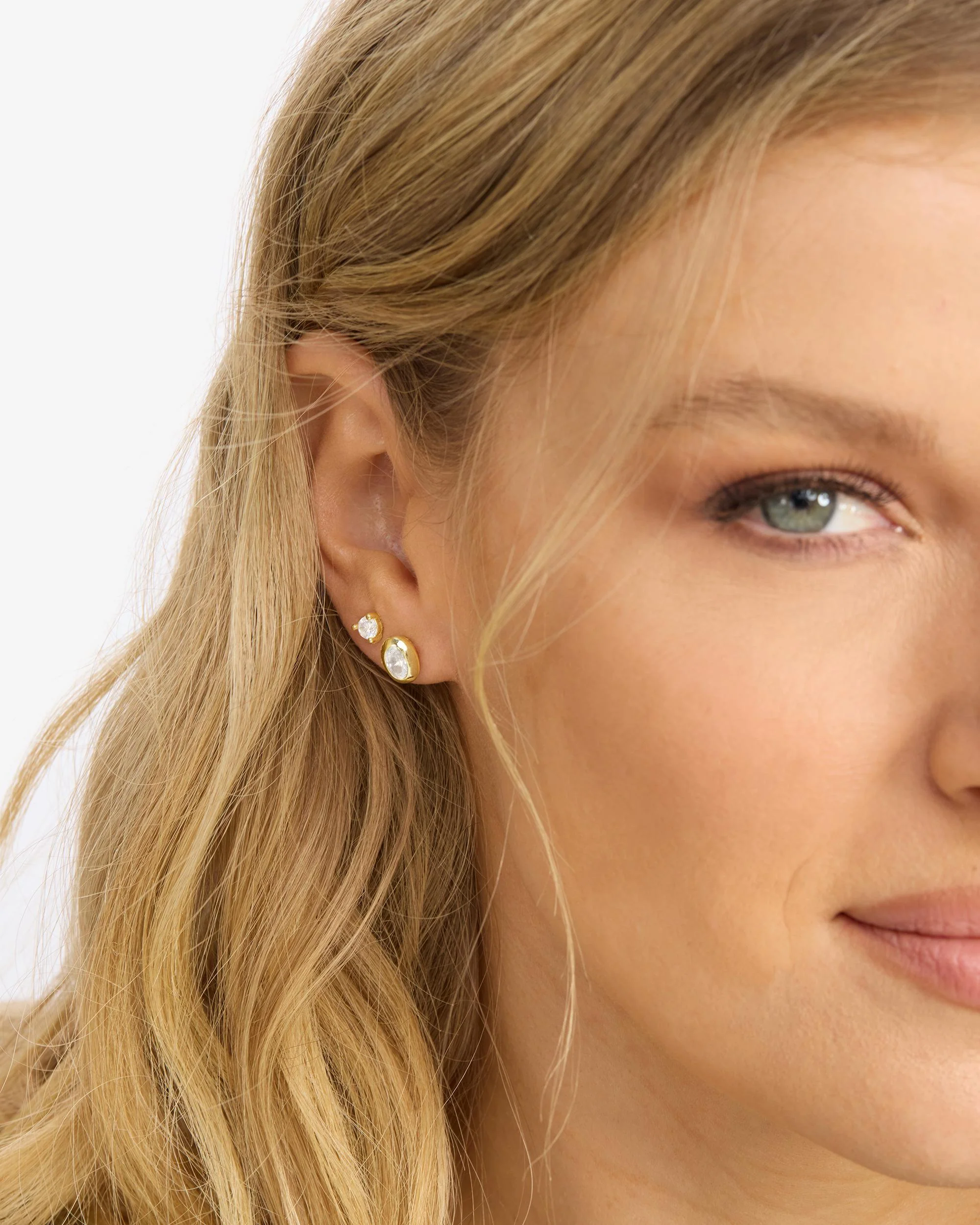 She's a Boss Studs 6mm - Gold|White Diamondettes - Image 4