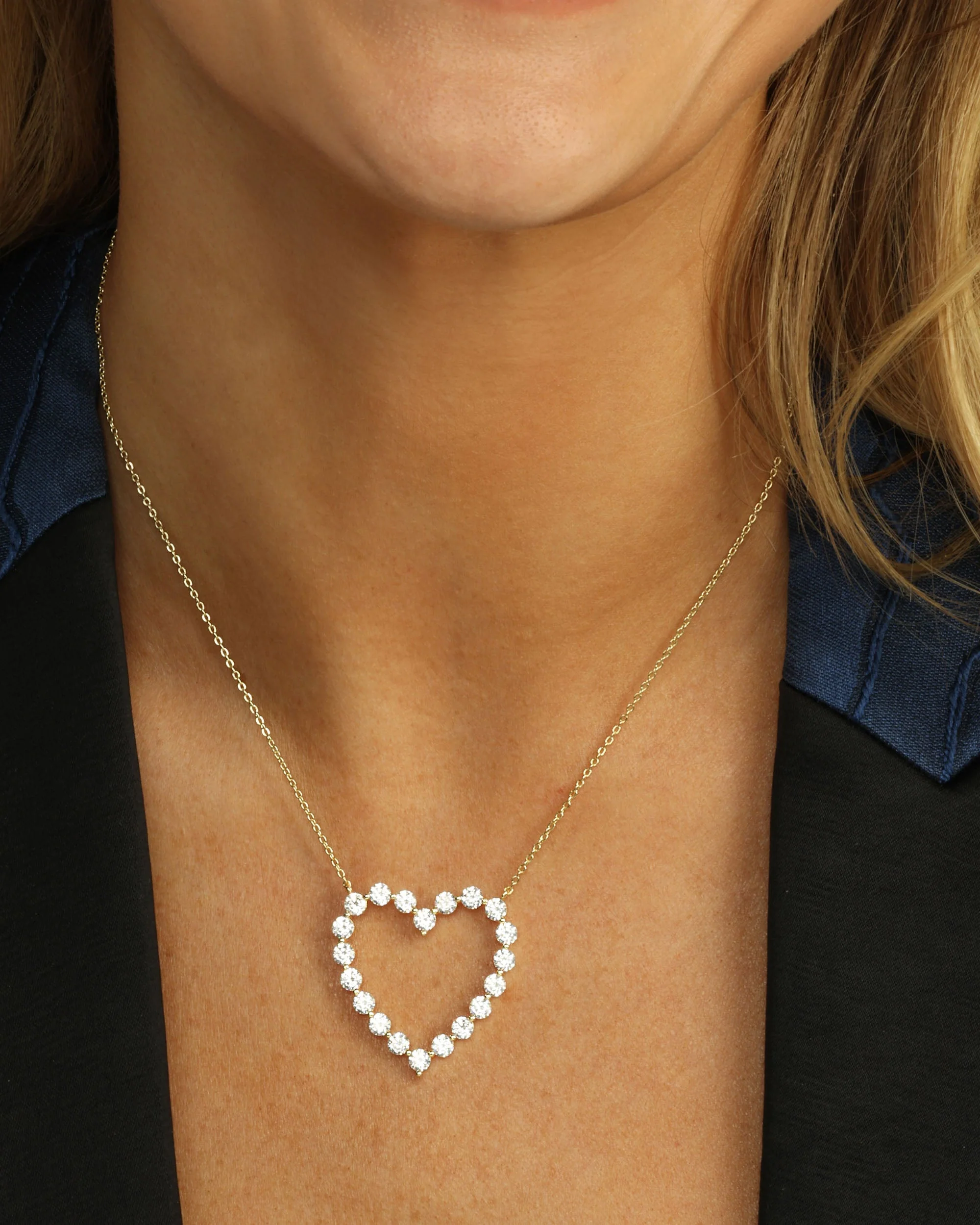 She's an Icon Heart Necklace - Gold|White Diamondettes - Image 4